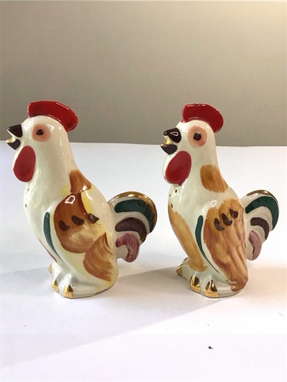 Vintage Shawnee Pottery Hen & Rooster Salt Pepper Shakers Chicken Figurines Gold